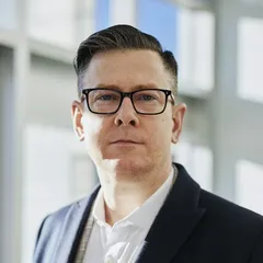 Owen Calloway, author of this review